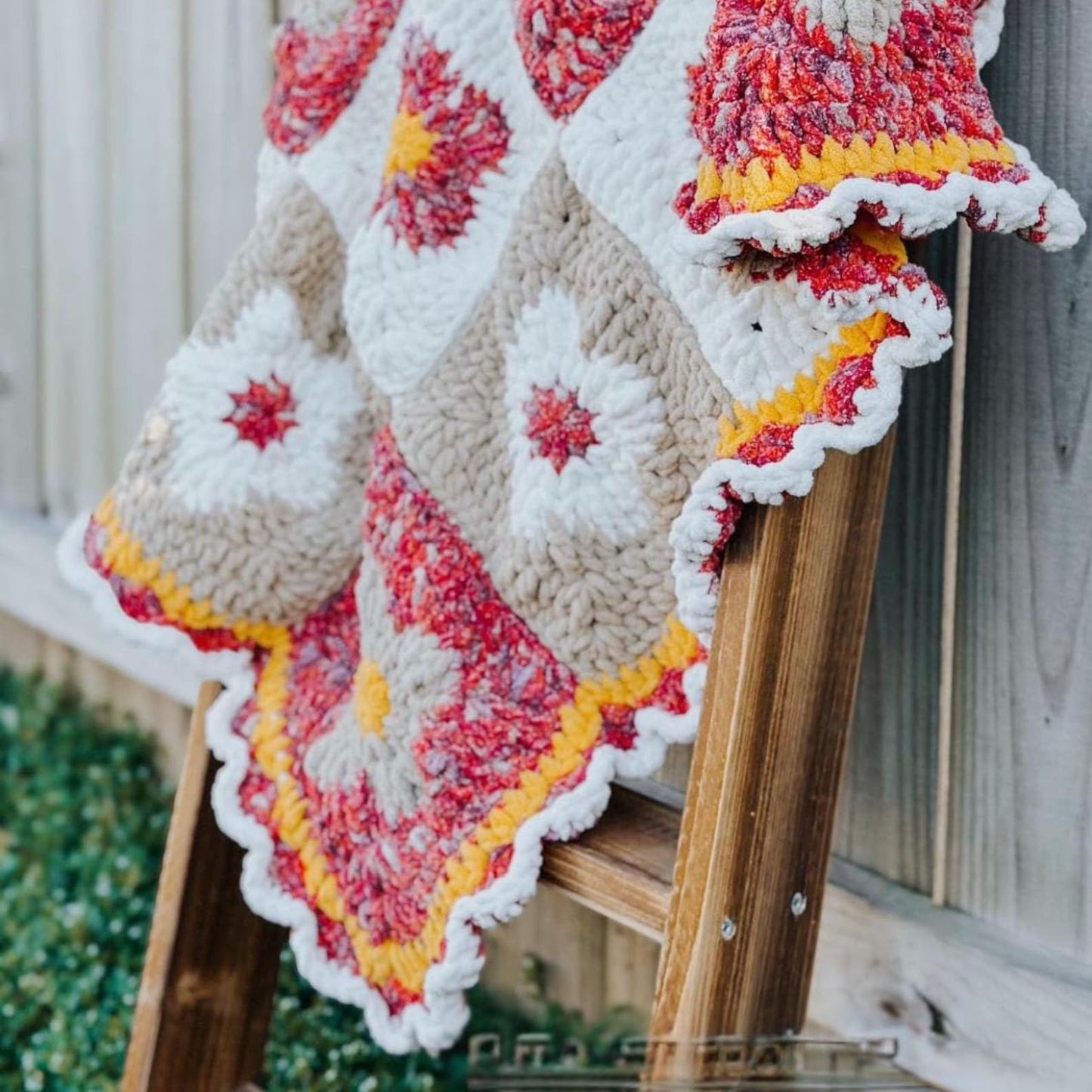 Daisy Granny Square Blanket Crochet Pattern
