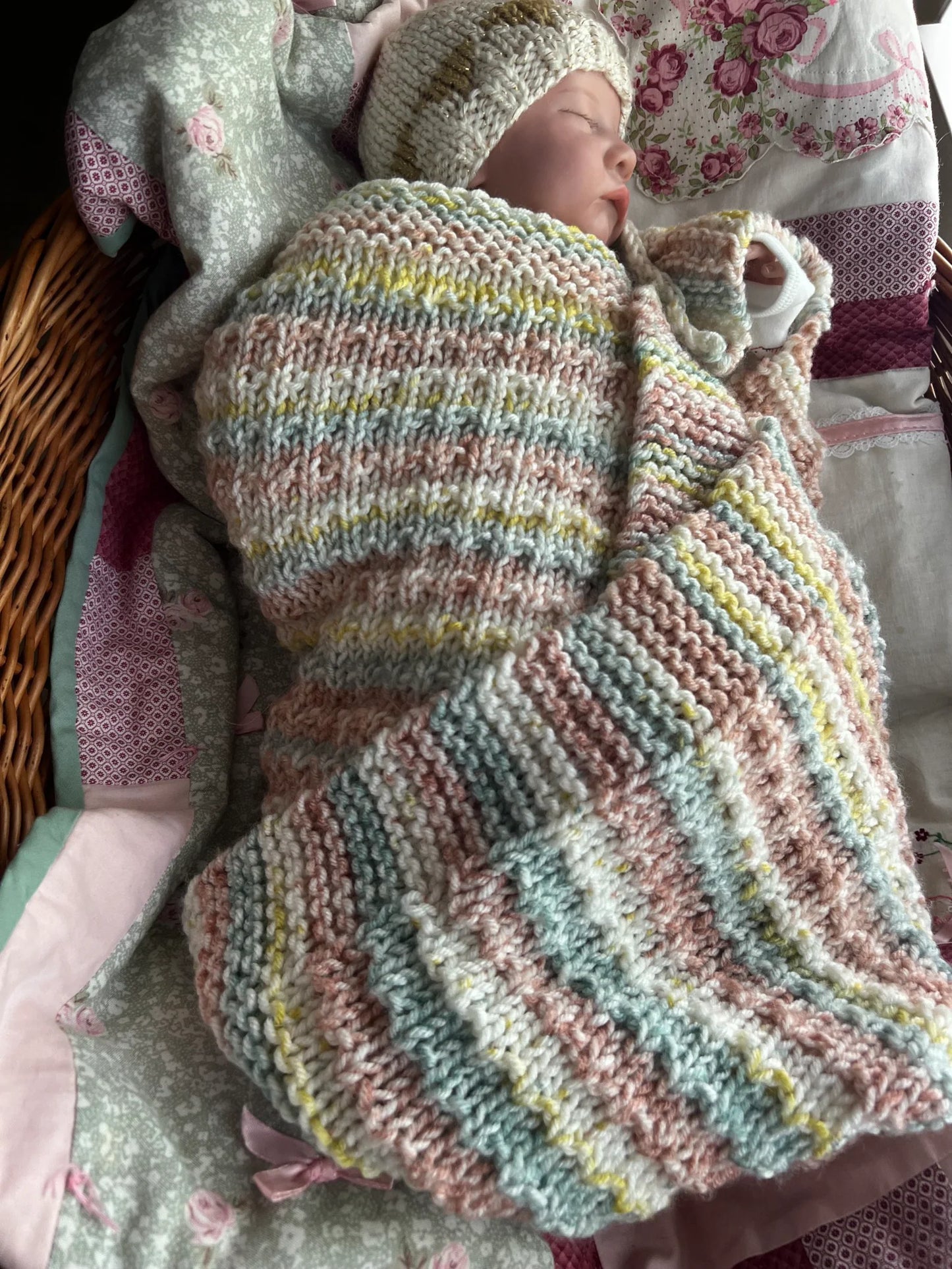 Tiny Kisses Baby Blanket Knitting Pattern