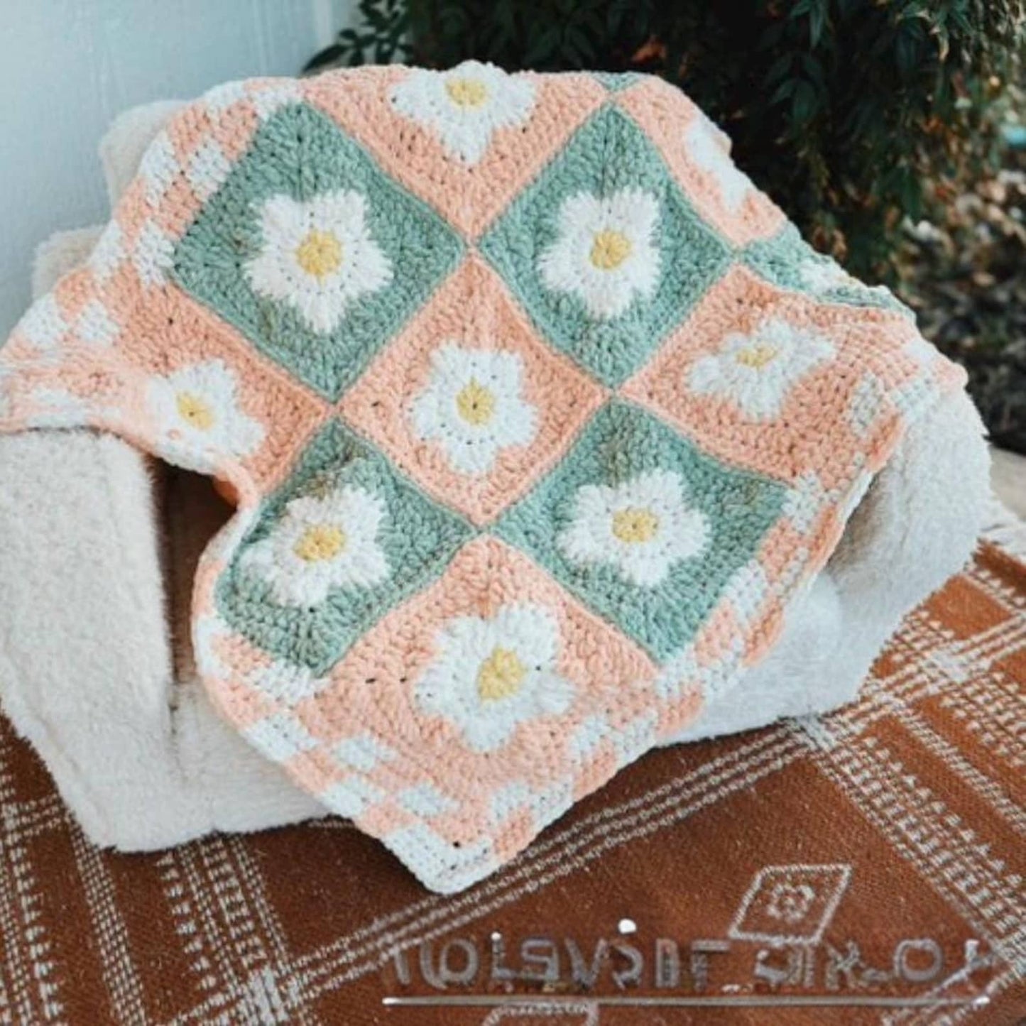 Daisy Granny Square Blanket Crochet Pattern