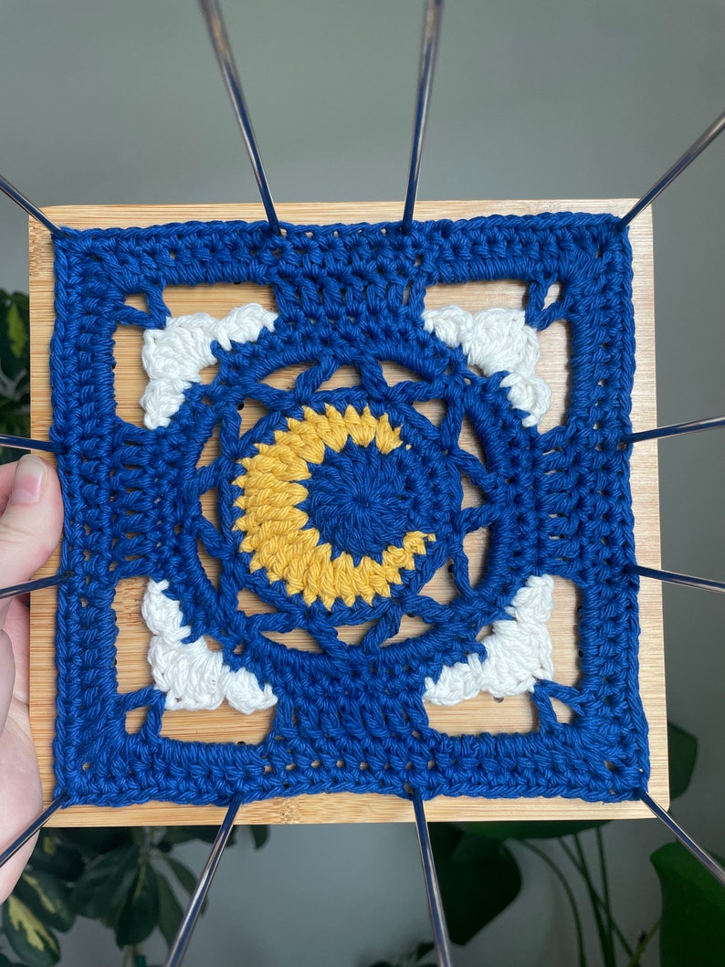 Cloudy Day and Night granny square Crochet pattern