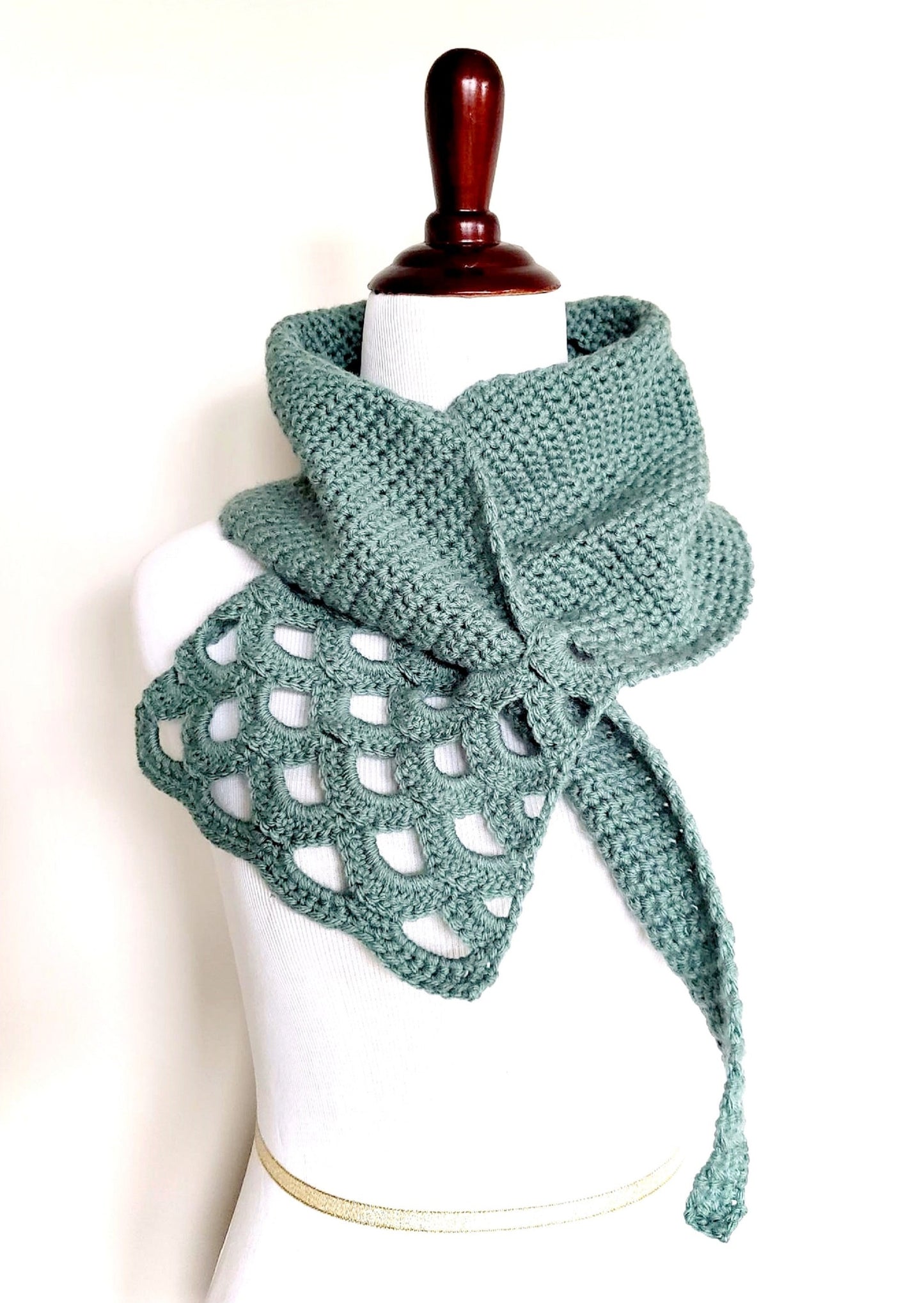 Keyhole Shell Scarf Crochet Pattern
