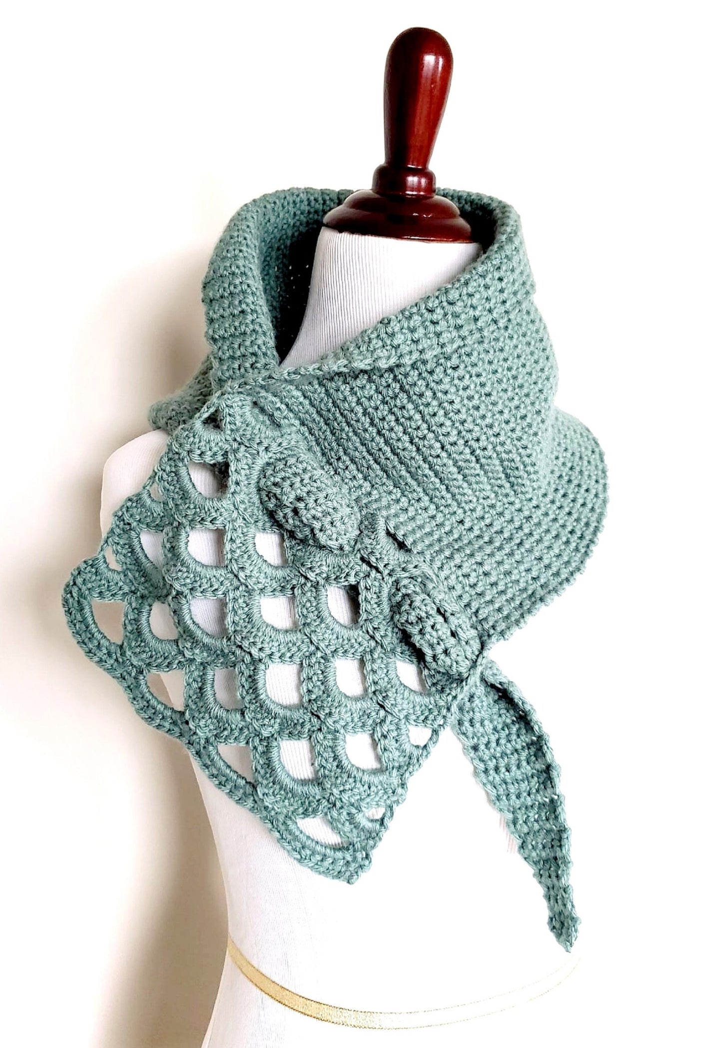 Keyhole Shell Scarf Crochet Pattern