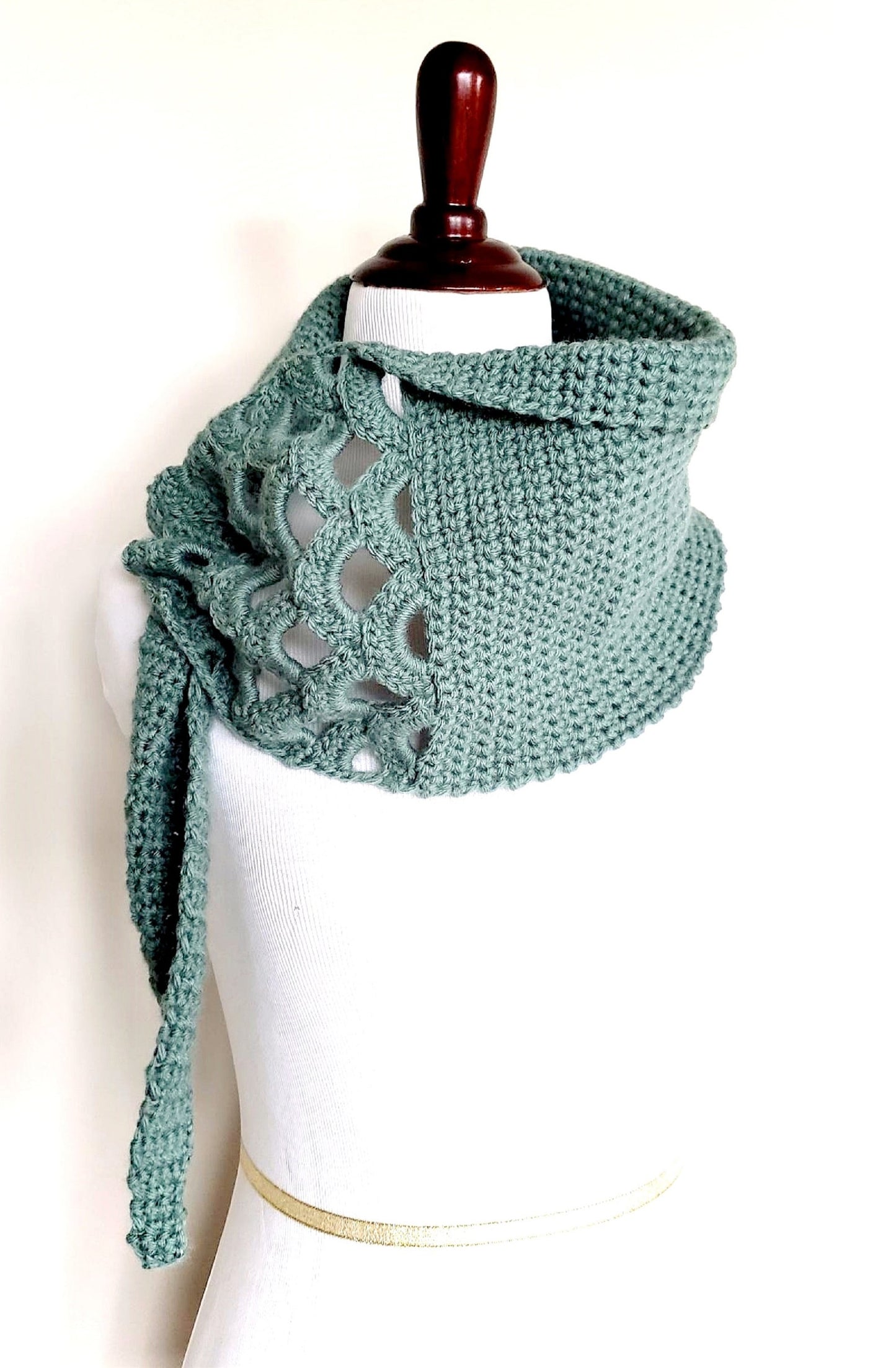 Keyhole Shell Scarf Crochet Pattern