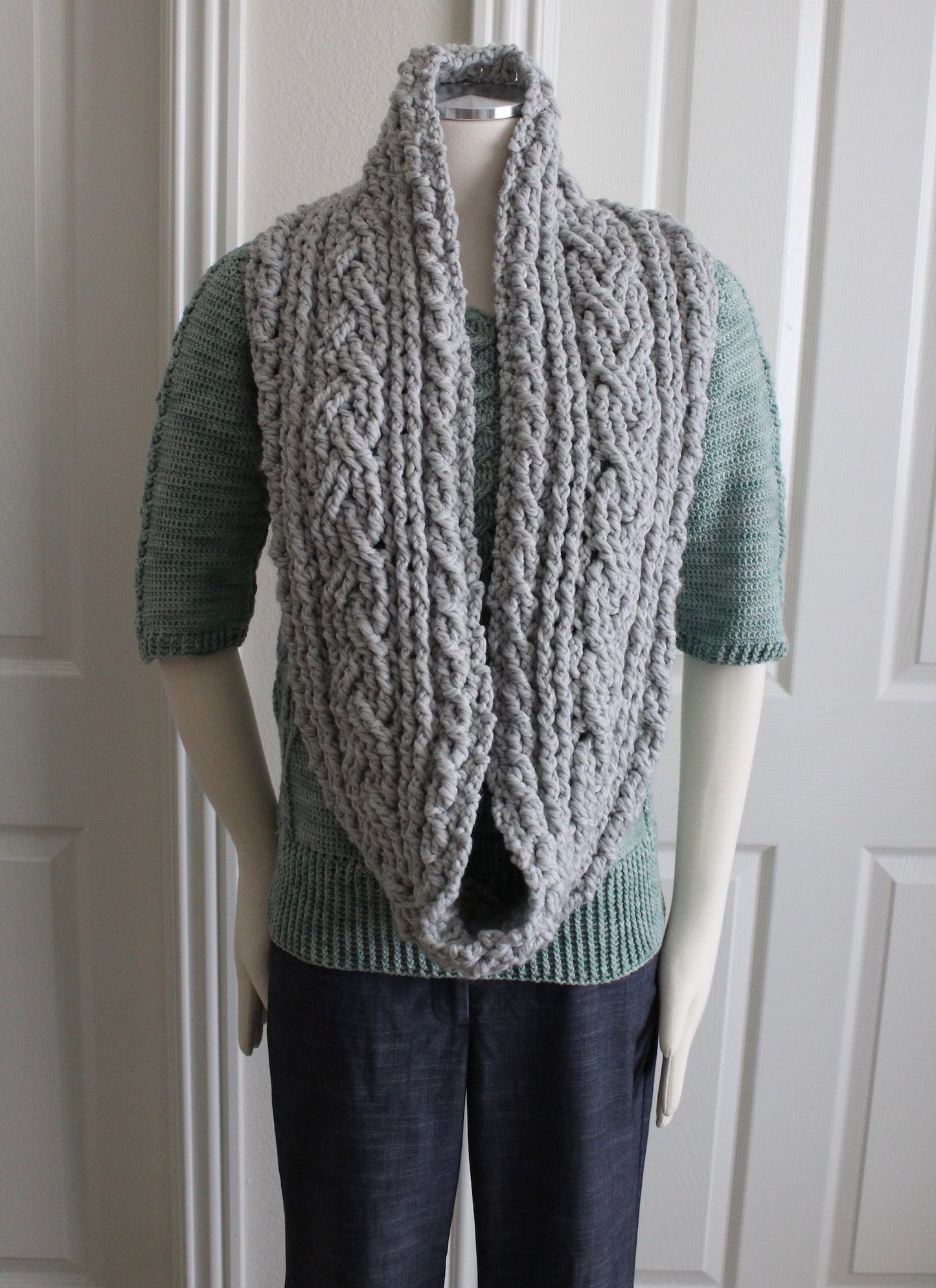 Bulky Celtic Cable Cowl Crochet Pattern