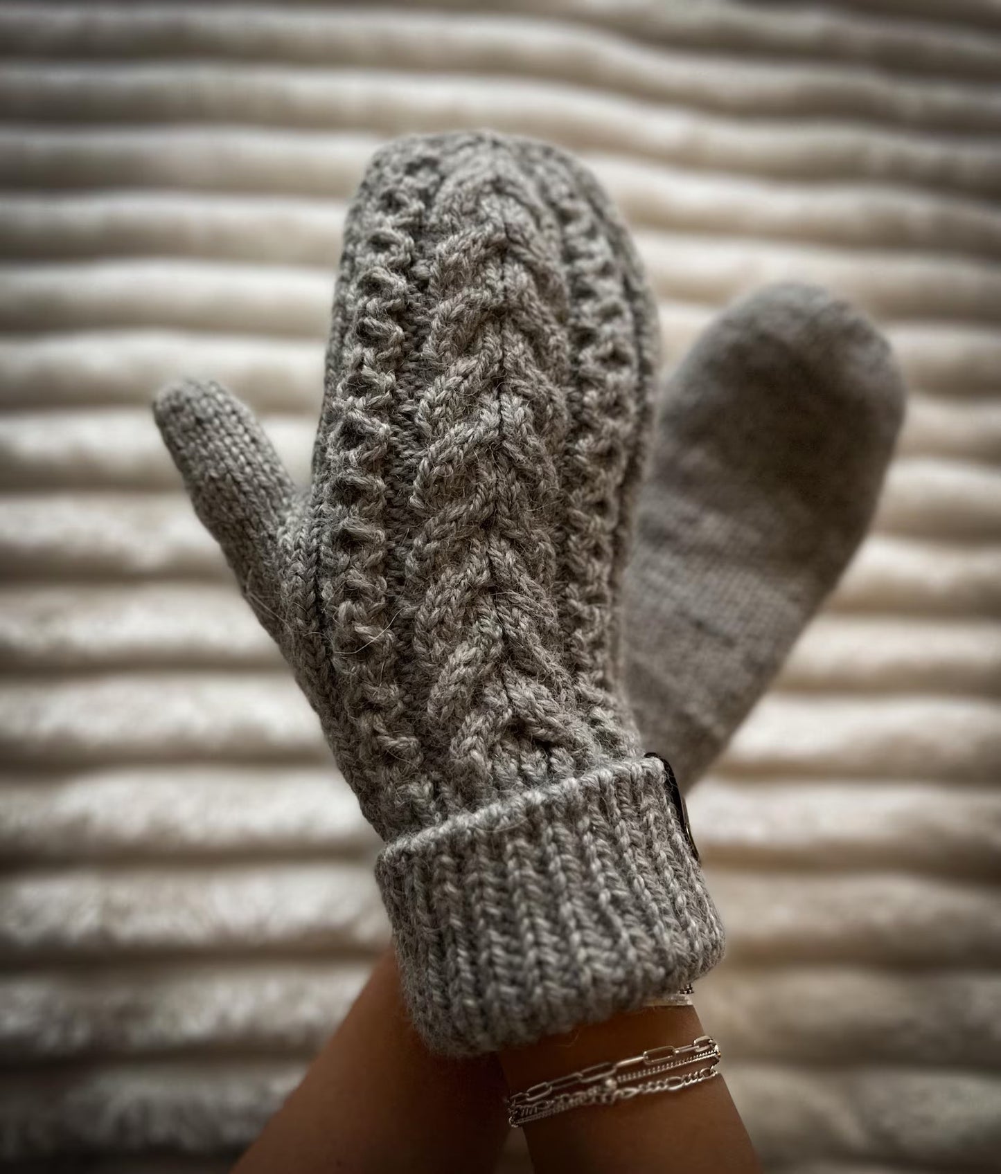 Eskimo Mittens Knitting Pattern