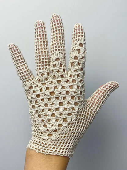 Gloves with Floral Motifs Crochet Pattern