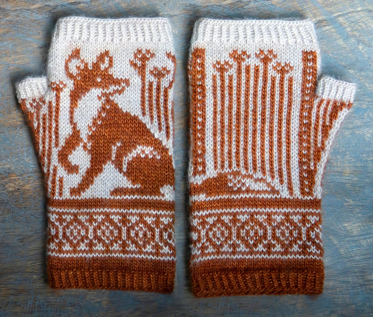 Outfoxed Mitts Knitting Pattern