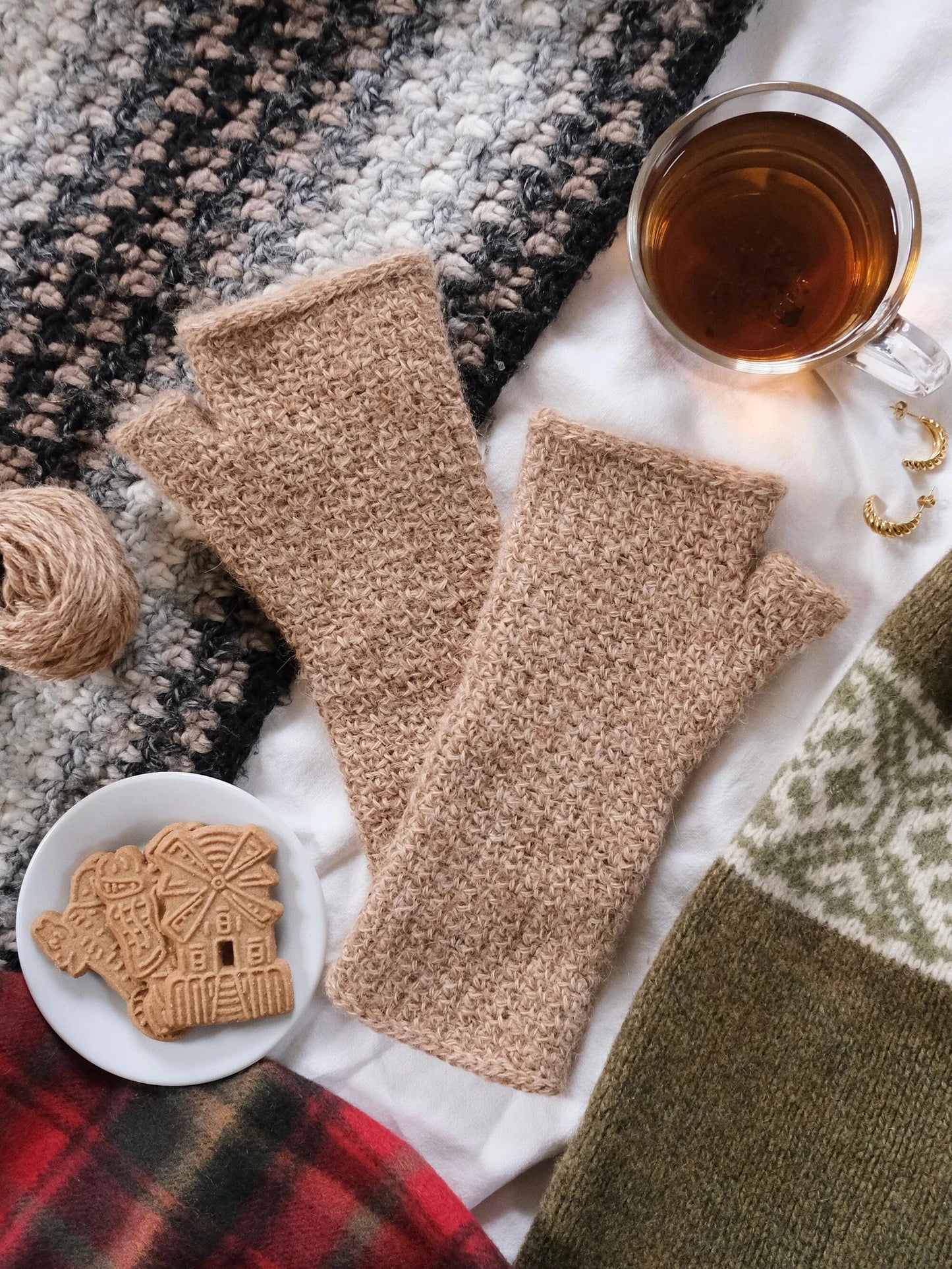 Sonia Gloves Crochet Pattern