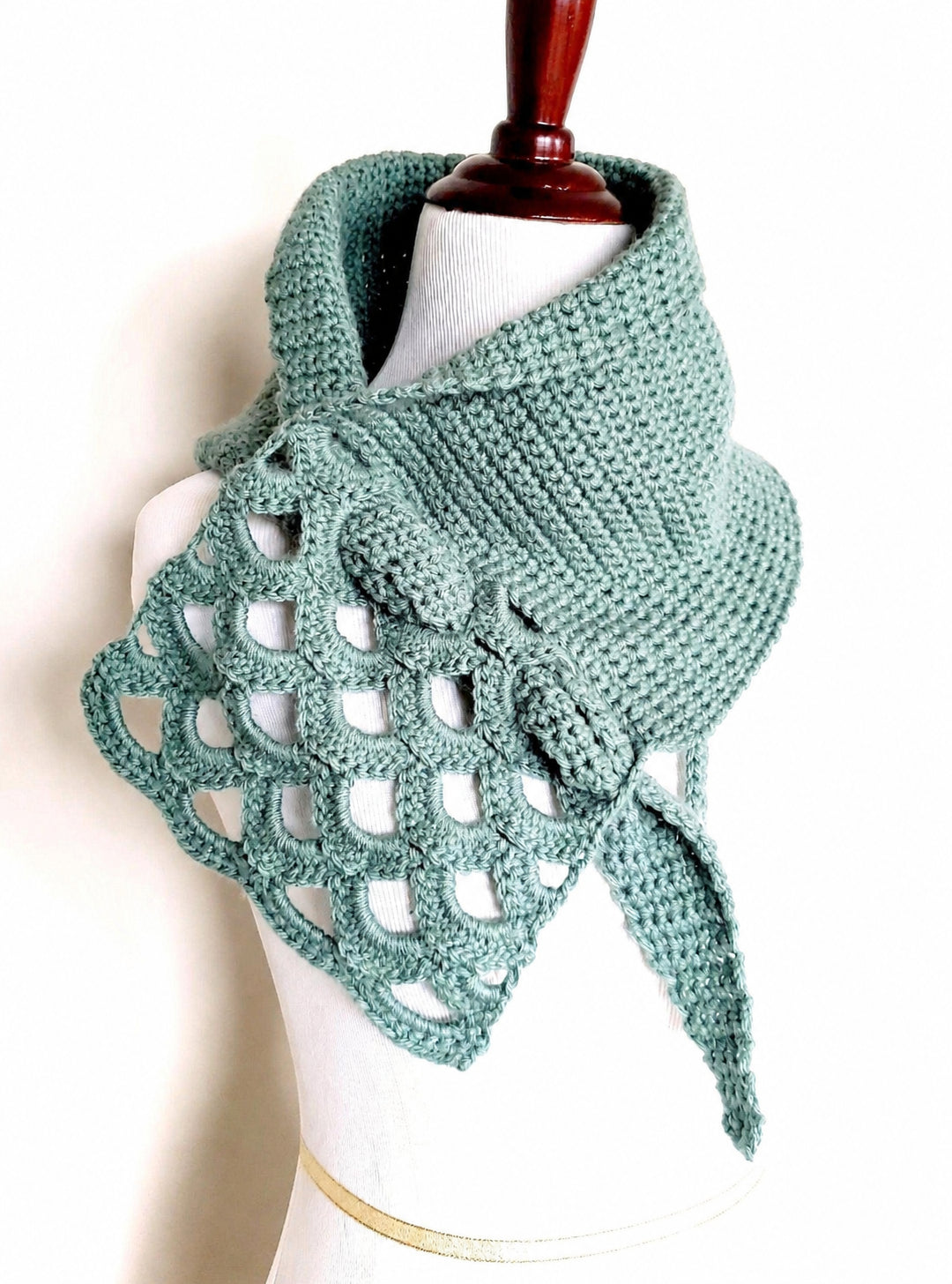 Keyhole Shell Scarf Crochet Pattern