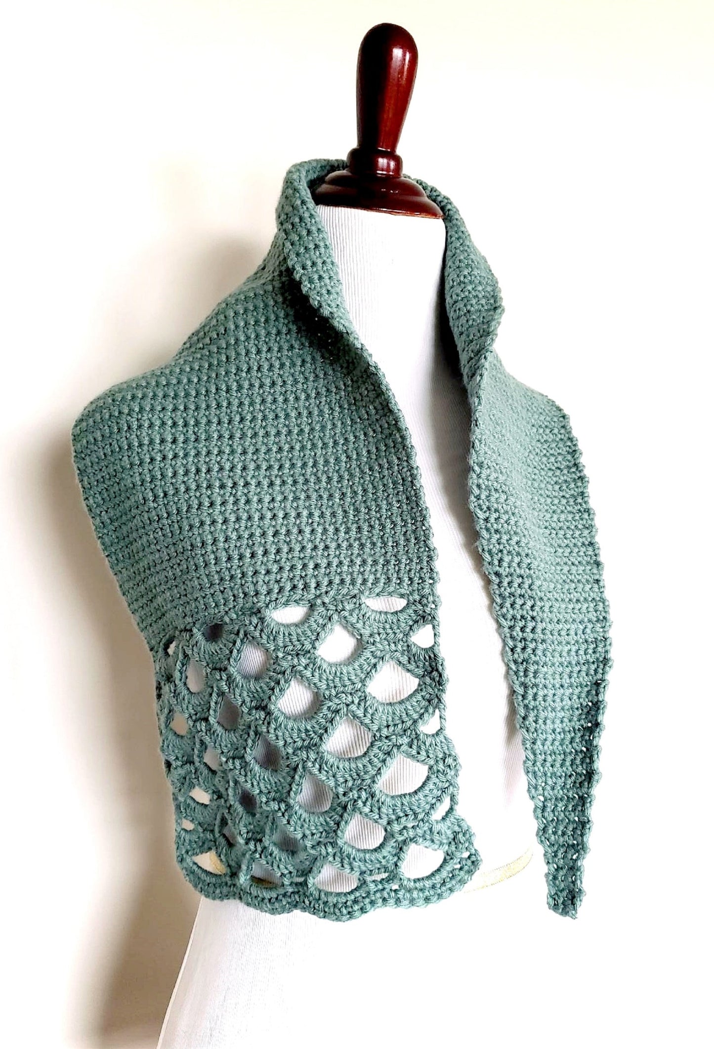 Keyhole Shell Scarf Crochet Pattern