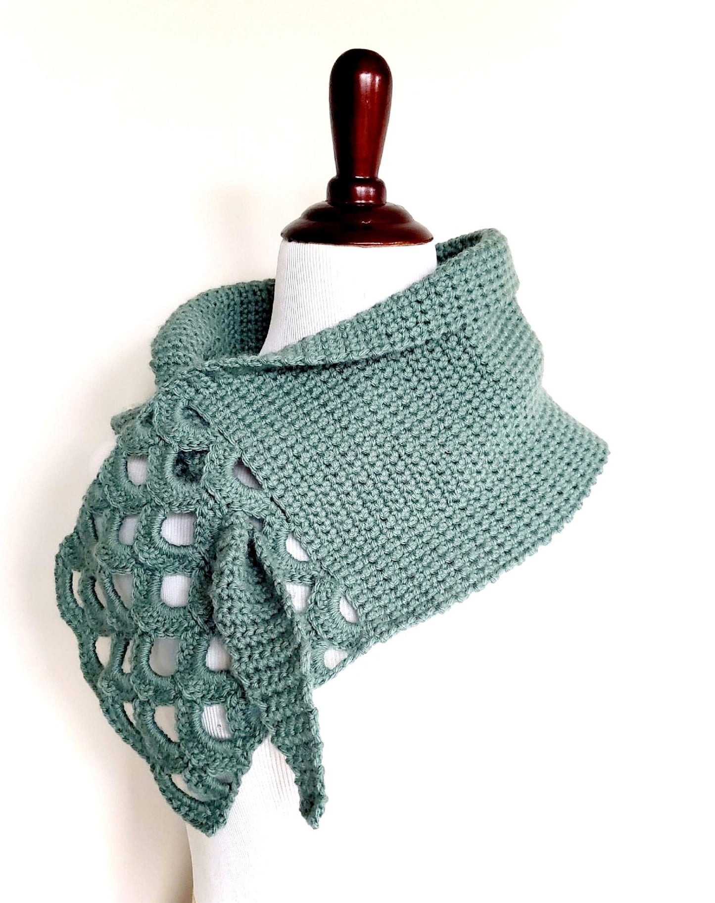 Keyhole Shell Scarf Crochet Pattern