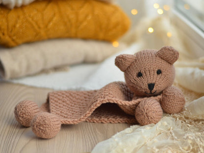 Bear baby comforter KNITTING PATTERN