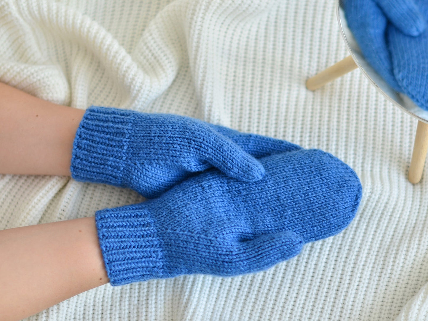 Women Basic Mittens Knitting Pattern